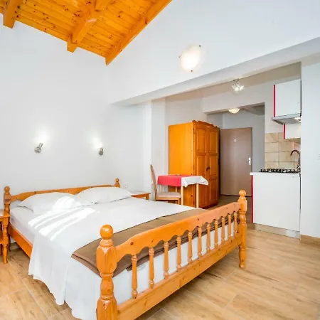 Hilde Red-10 By Interhome