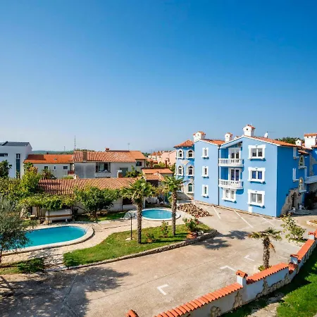 Hilde Red-10 By Interhome