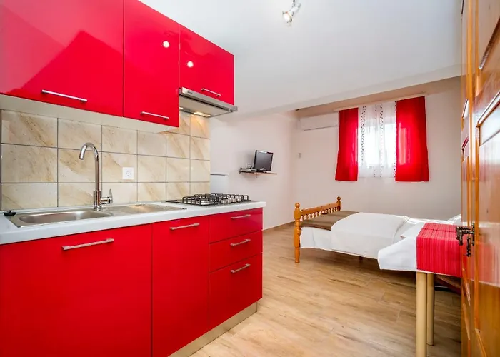 Hilde Red-10 By Interhome 아파트 메덜린