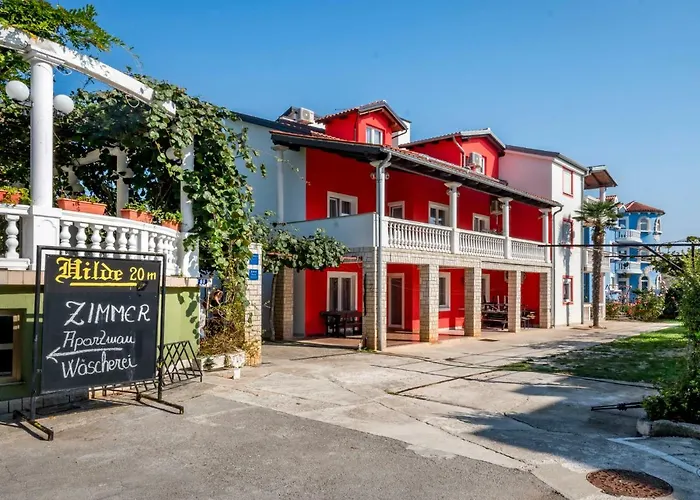 Hilde Red-10 By Interhome 메덜린