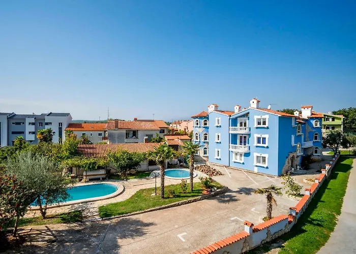 Hilde Red-10 By Interhome