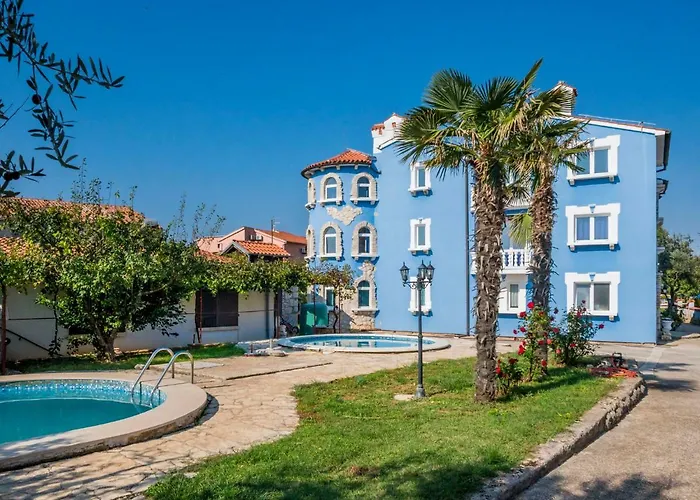 Hilde Red-10 By Interhome 메덜린